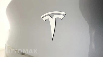 2025 Tesla Model Y Long Range - miniatura 32