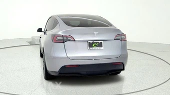 2025 Tesla Model Y Long Range - miniatura 7