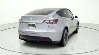 2025 Tesla Model Y Long Range - miniatura 8