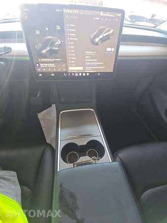 2025 Tesla Model Y Long Range - miniatura 10