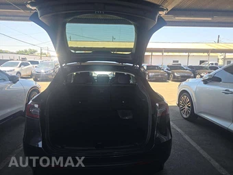 2025 Tesla Model Y Long Range - miniatura 14
