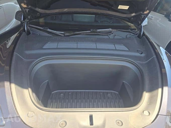 2025 Tesla Model Y Long Range - miniatura 21