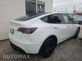 2025 Tesla Model Y Long Range - miniatura 3