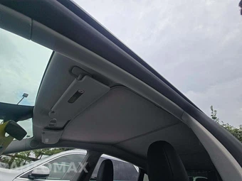 2025 Tesla Model Y Long Range - miniatura 11