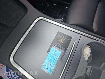 2025 Tesla Model Y Long Range - miniatura 8