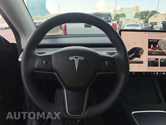 2025 Tesla Model Y Long Range – miniatura 10