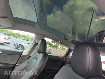 2025 Tesla Model Y Long Range – miniatura 17