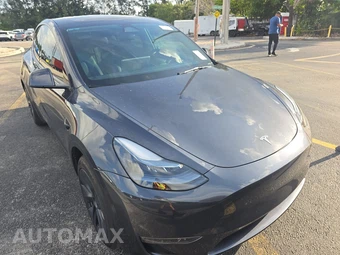 2025 Tesla Model Y Long Range – miniatura 3