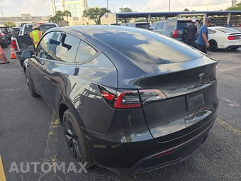 2025 Tesla Model Y Long Range – miniatura 6