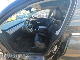 2025 Tesla Model Y Long Range - miniatura 3