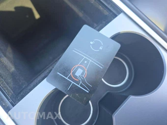 2025 Tesla Model Y Long Range - miniatura 5