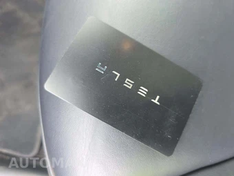 2025 Tesla Model Y Long Range - miniatura 5