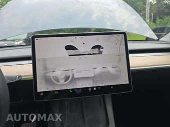 2025 Tesla Model Y Long Range - miniatura 7