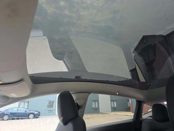 2025 Tesla Model Y Long Range - miniatura 8
