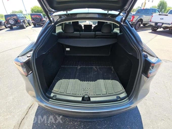 2025 Tesla Model Y Performance – miniatura 11