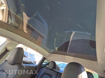 2025 Tesla Model Y Performance - miniatura 11