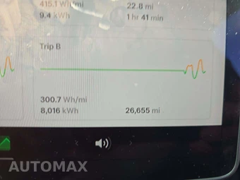 2025 Tesla Model Y Performance - miniatura 9