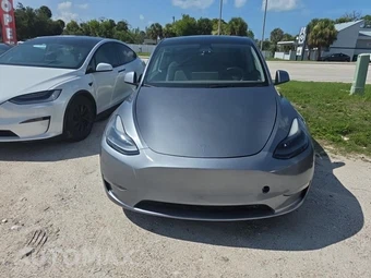 2025 Tesla Model Y Performance - miniatura 2