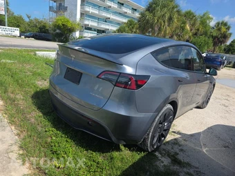 2025 Tesla Model Y Performance - miniatura 4