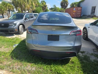 2025 Tesla Model Y Performance - miniatura 5