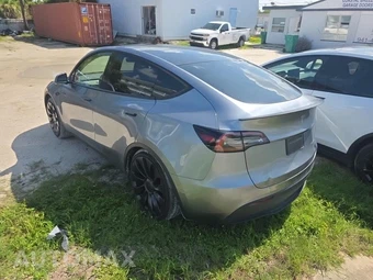 2025 Tesla Model Y Performance - miniatura 6