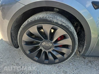 2025 Tesla Model Y Performance - miniatura 8