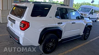 2025 Toyota 4Runner SR5 - miniatura 4