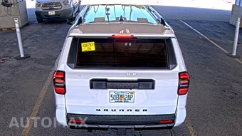 2025 Toyota 4Runner SR5 - miniatura 5