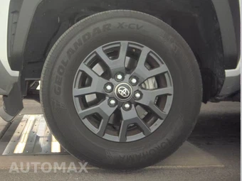 2025 Toyota 4Runner SR5 - miniatura 9