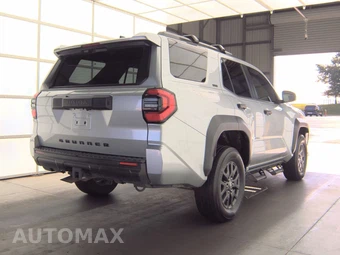2025 Toyota 4Runner SR5 - miniatura 4