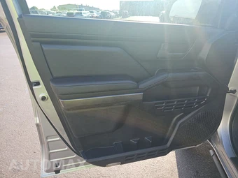 2025 Toyota 4Runner SR5 - miniatura 9