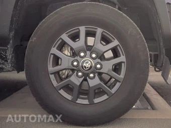 2025 Toyota 4Runner SR5 - miniatura 10
