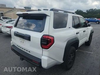2025 Toyota 4Runner SR5 - miniatura 4