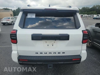 2025 Toyota 4Runner SR5 - miniatura 5