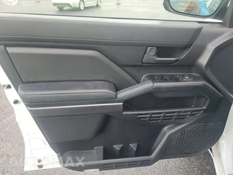 2025 Toyota 4Runner SR5 - miniatura 9
