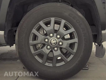 2025 Toyota 4Runner SR5 - miniatura 10