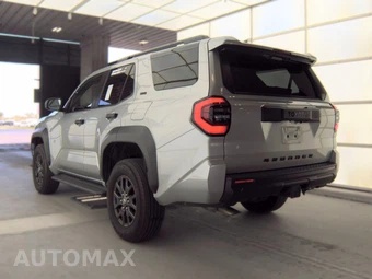 2025 Toyota 4Runner SR5 - miniatura 8