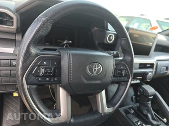 2025 Toyota 4Runner SR5 - miniatura 10