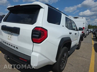 2025 Toyota 4Runner SR5 - miniatura 4