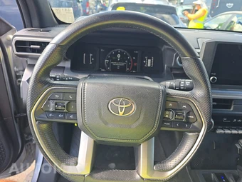 2025 Toyota 4Runner SR5 - miniatura 10