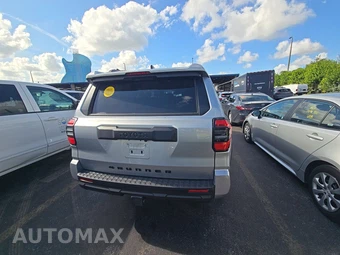 2025 Toyota 4Runner SR5 - miniatura 5