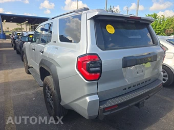2025 Toyota 4Runner SR5 - miniatura 6