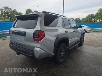 2025 Toyota 4Runner SR5 - miniatura 4
