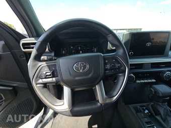 2025 Toyota 4Runner SR5 - miniatura 10