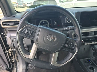 2025 Toyota 4Runner SR5 - miniatura 10