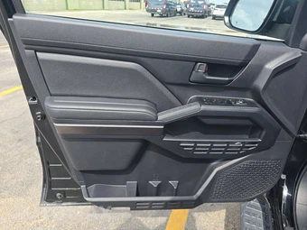 2025 Toyota 4Runner SR5 - miniatura 9