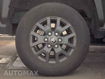 2025 Toyota 4Runner SR5 - miniatura 11
