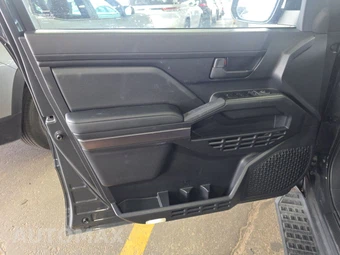 2025 Toyota 4Runner SR5 - miniatura 15