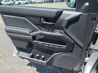 2025 Toyota 4Runner SR5 - miniatura 15