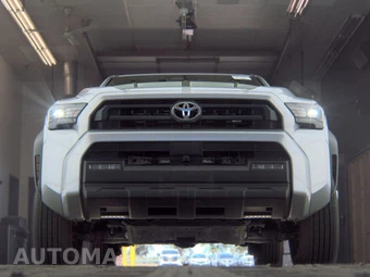 2025 Toyota 4Runner SR5 - miniatura 3